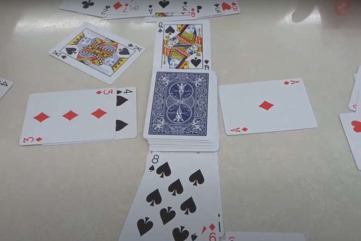 The first player to get rid 
of all their cards wins the kings Corner round, and the first player to get rid of all their cards wins the cards in the other players' hands.